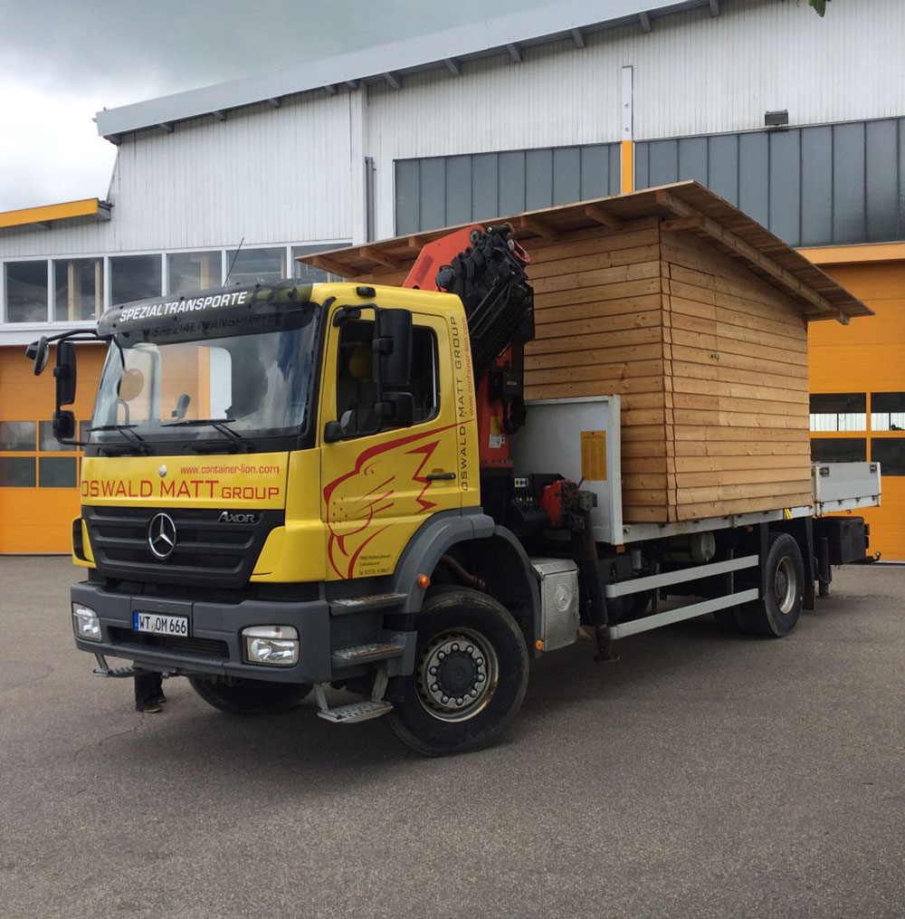 Transport eines Gartenhauses