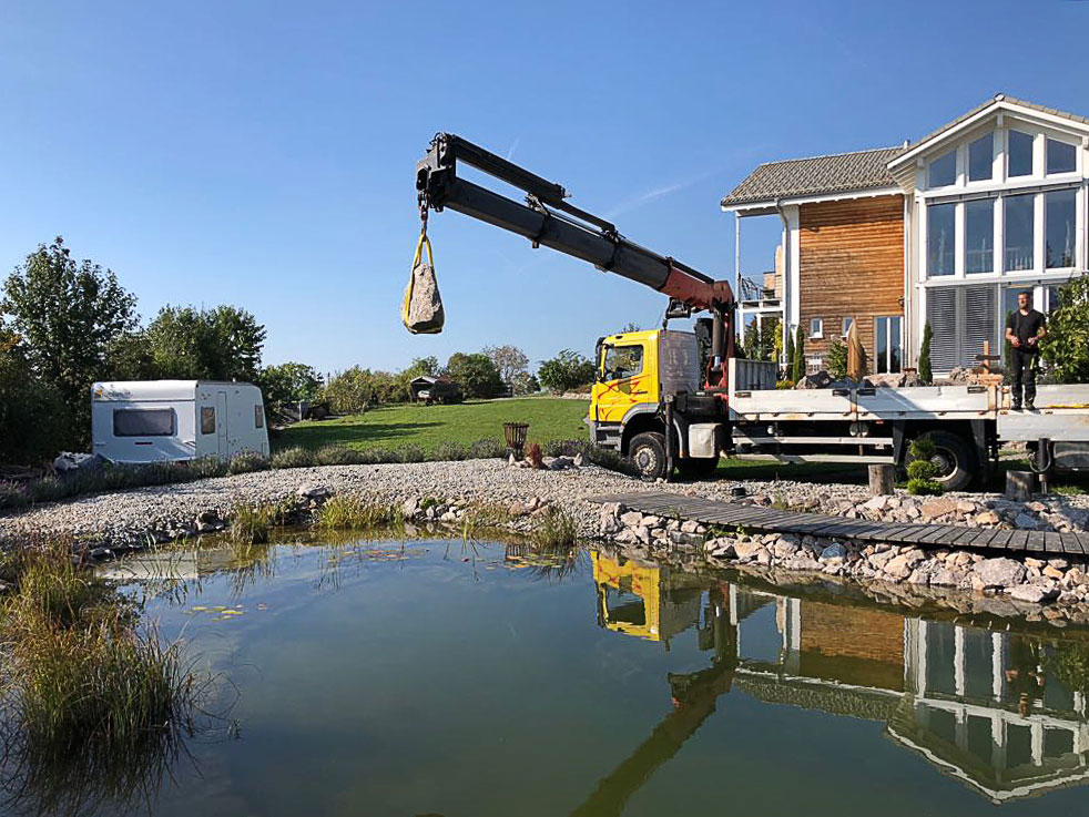Landschaftsbau mit Kran